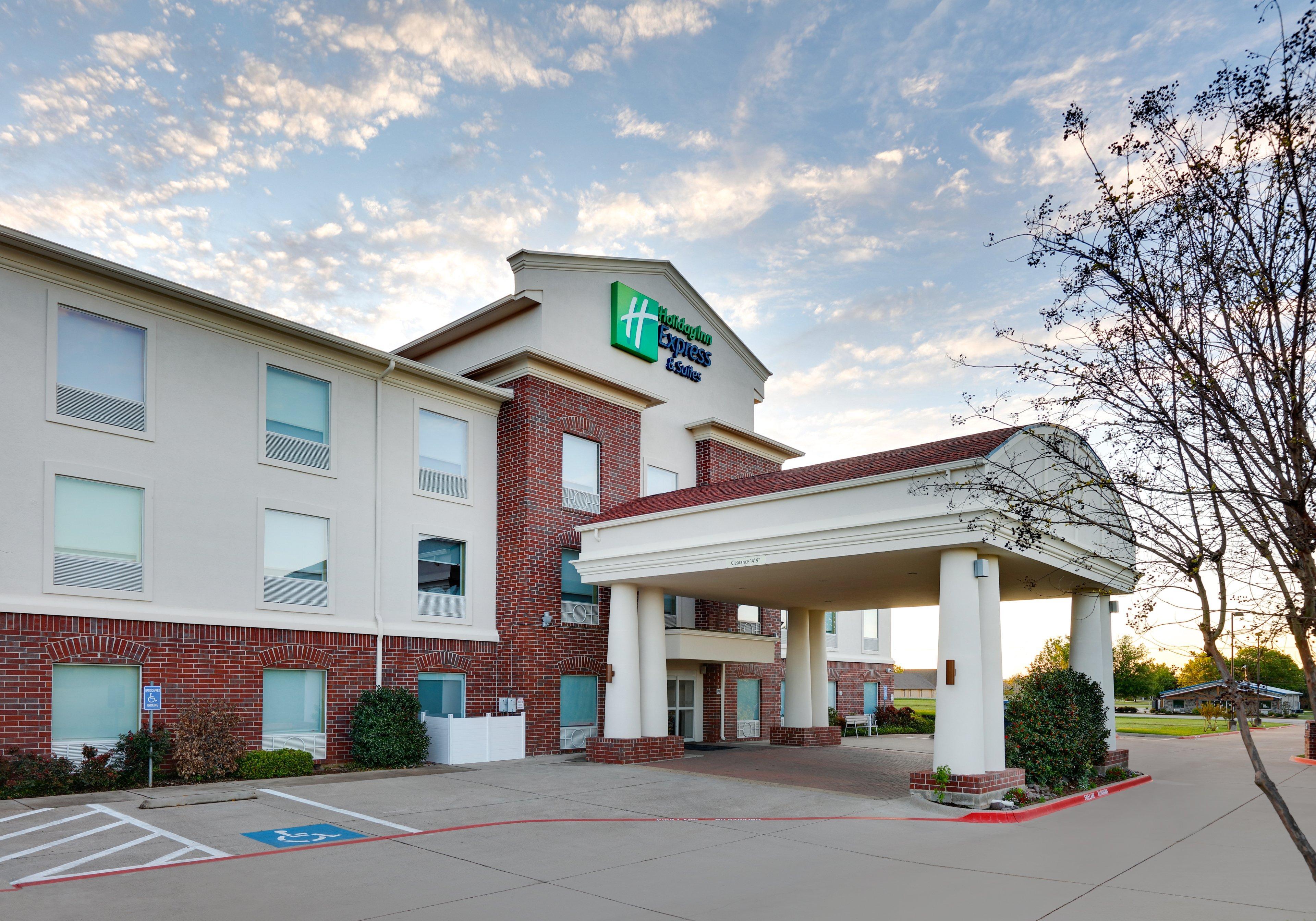 Holiday Inn Express Hotel & Suites Cleburne By Ihg Екстериор снимка