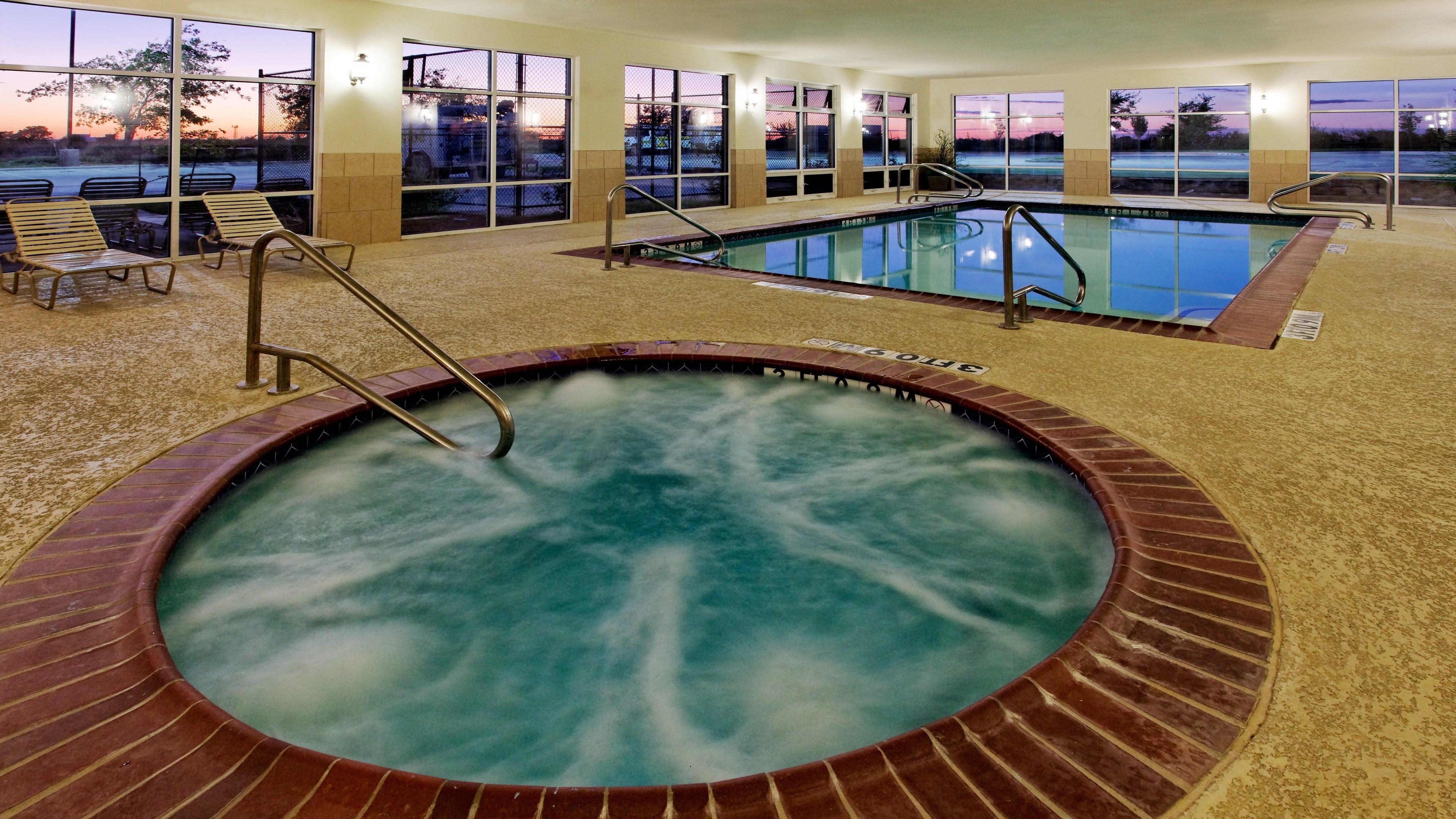 Holiday Inn Express Hotel & Suites Cleburne By Ihg Екстериор снимка