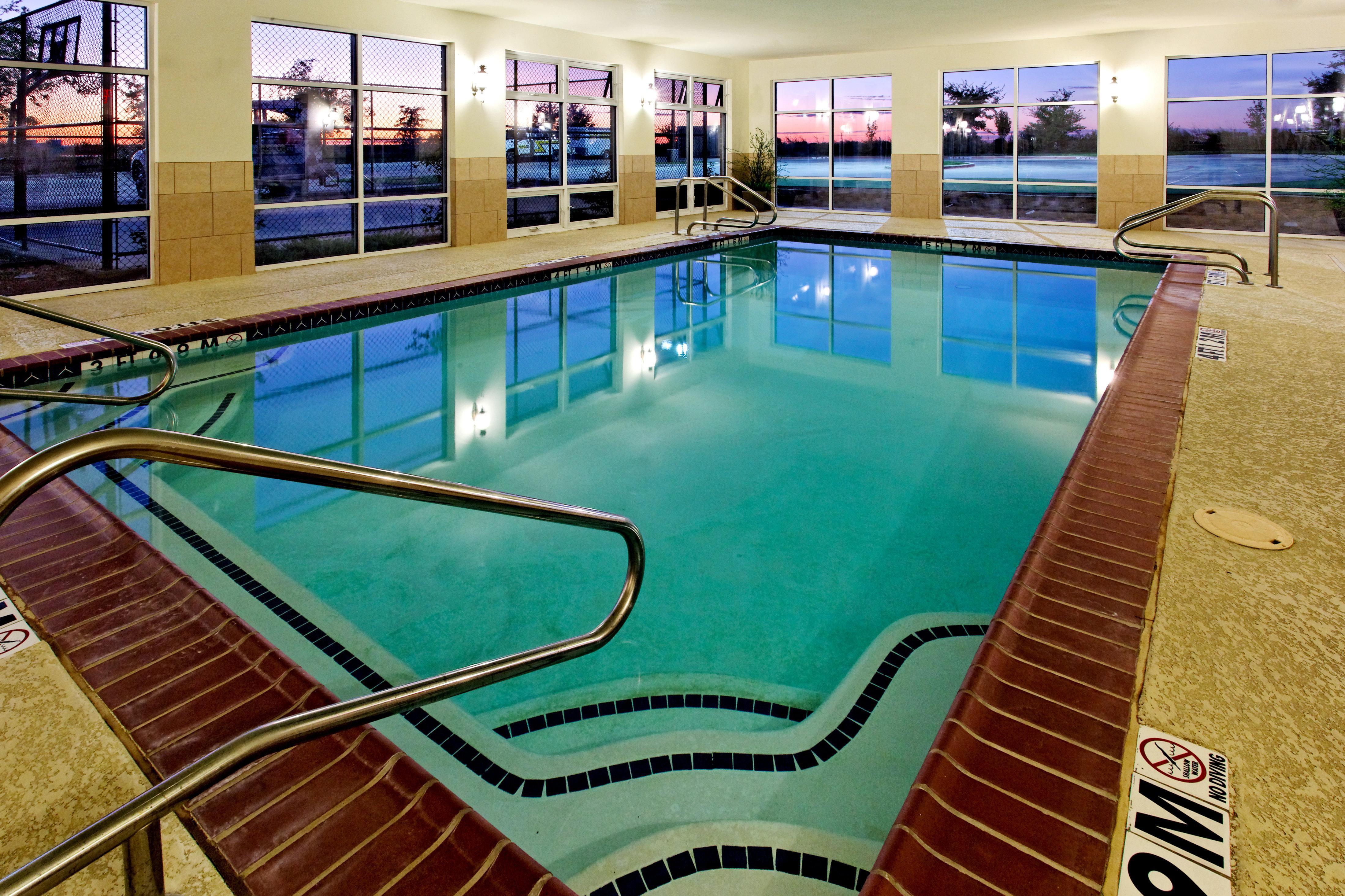 Holiday Inn Express Hotel & Suites Cleburne By Ihg Екстериор снимка